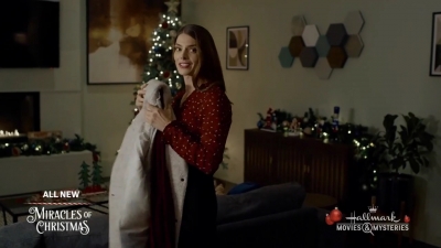 Ashley-Greene-dot-nl_ALittleChristmasCharm3822.jpg