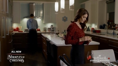 Ashley-Greene-dot-nl_ALittleChristmasCharm3866.jpg