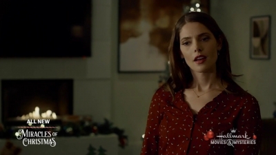 Ashley-Greene-dot-nl_ALittleChristmasCharm3890.jpg