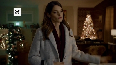 Ashley-Greene-dot-nl_ALittleChristmasCharm3971.jpg