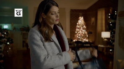 Ashley-Greene-dot-nl_ALittleChristmasCharm3973.jpg