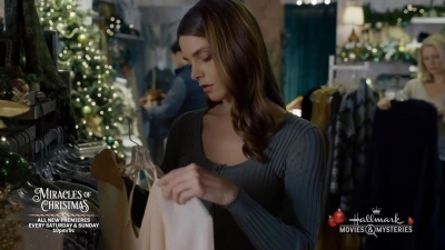 Ashley-Greene-dot-nl_ALittleChristmasCharm4279.jpg