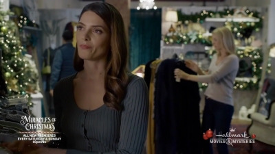 Ashley-Greene-dot-nl_ALittleChristmasCharm4288.jpg