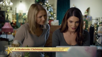 Ashley-Greene-dot-nl_ALittleChristmasCharm4337.jpg