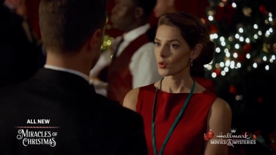 Ashley-Greene-dot-nl_ALittleChristmasCharm4511.jpg