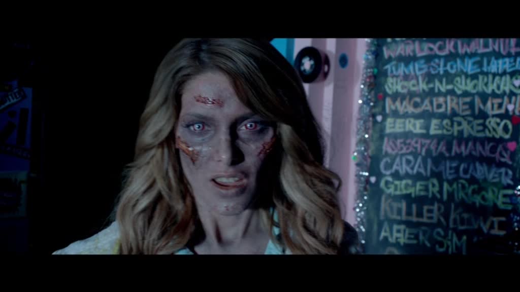Ashley-Greene-dot-nl-BuryingTheEx01457.jpg