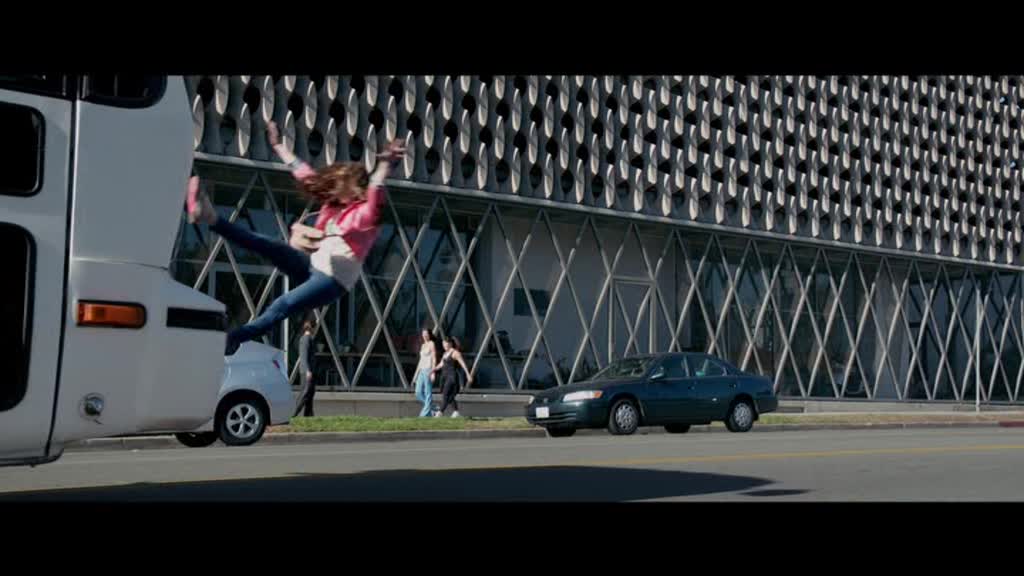 Ashley-Greene-dot-nl-BuryingTheEx_Trailer00014.jpg