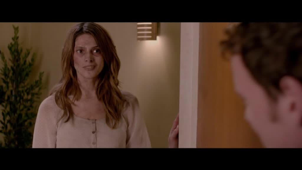 Ashley-Greene-dot-nl-BuryingTheEx_Trailer00016.jpg