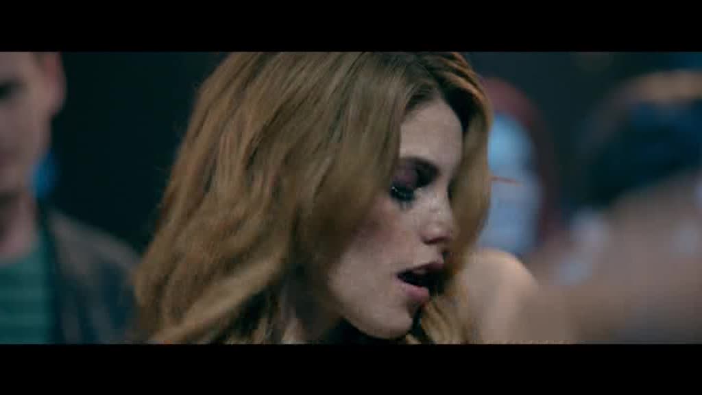 Ashley-Greene-dot-nl-BuryingTheEx_Trailer00021.jpg