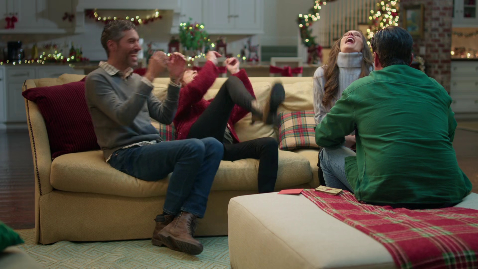 Ashley-Greene-dot-nl_DeckTheWalls2638.jpg Ashley-Greene-dot-nl_DeckTheWalls2638.jpg