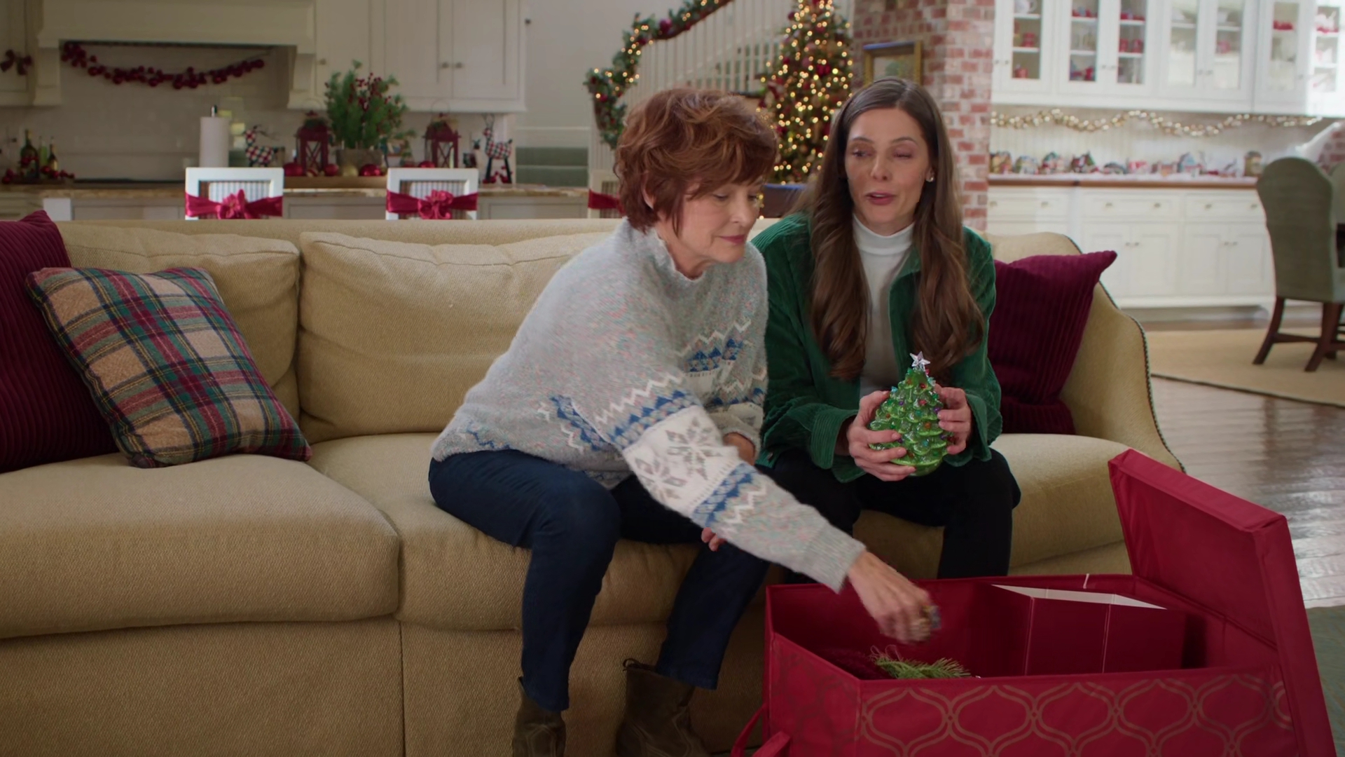 Ashley-Greene-dot-nl_DeckTheWalls2763.jpg Ashley-Greene-dot-nl_DeckTheWalls2763.jpg