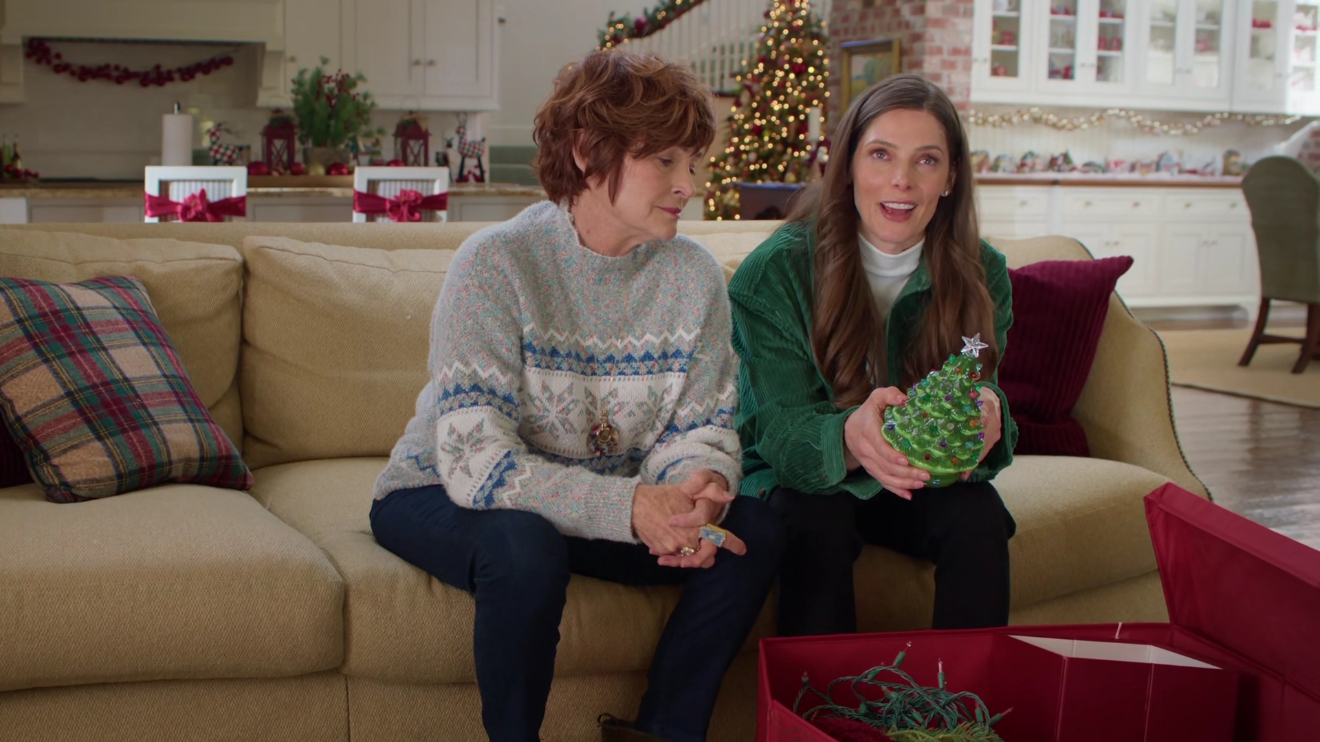 Ashley-Greene-dot-nl_DeckTheWalls2789.jpg Ashley-Greene-dot-nl_DeckTheWalls2789.jpg