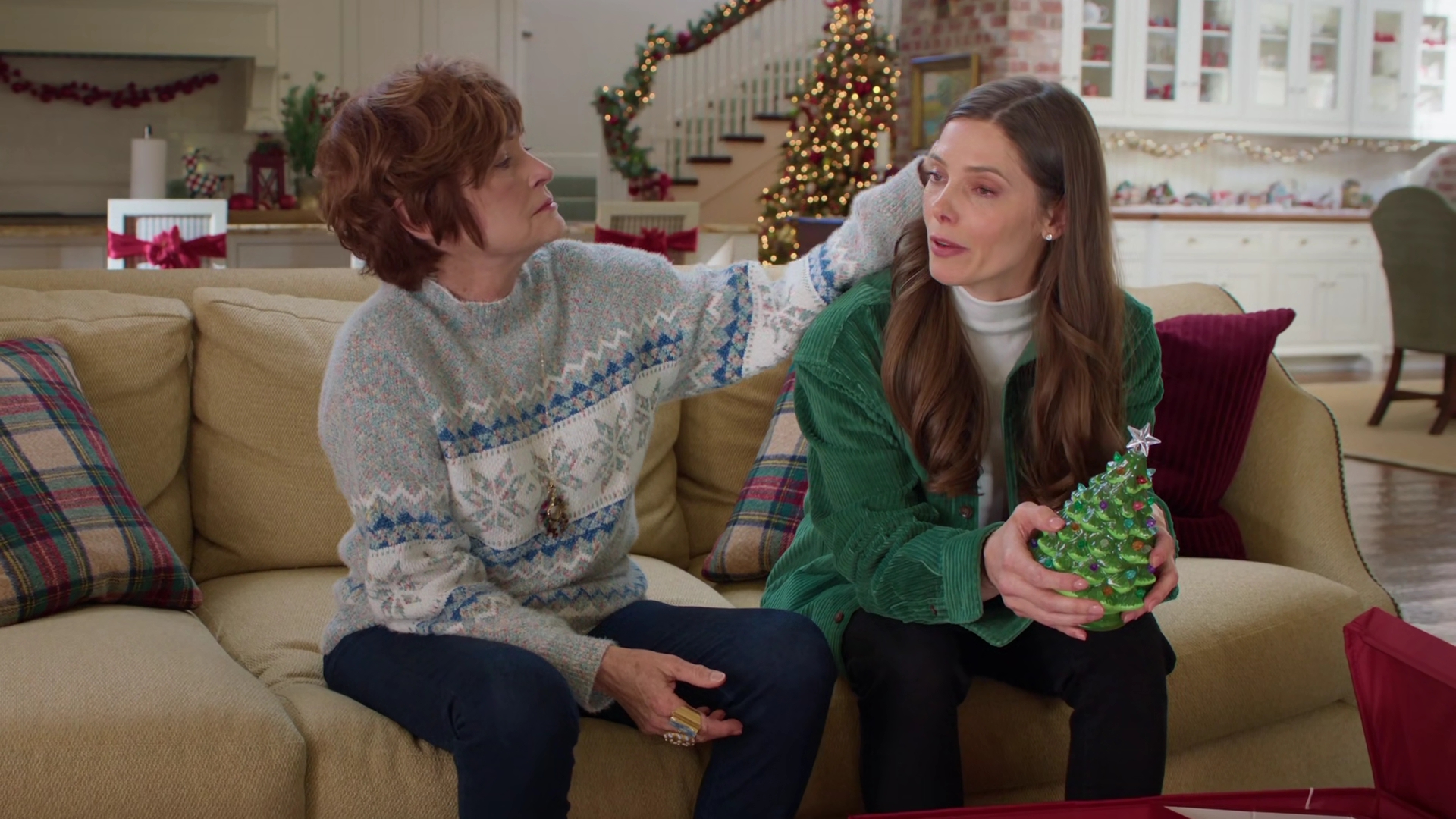 Ashley-Greene-dot-nl_DeckTheWalls2809.jpg Ashley-Greene-dot-nl_DeckTheWalls2809.jpg