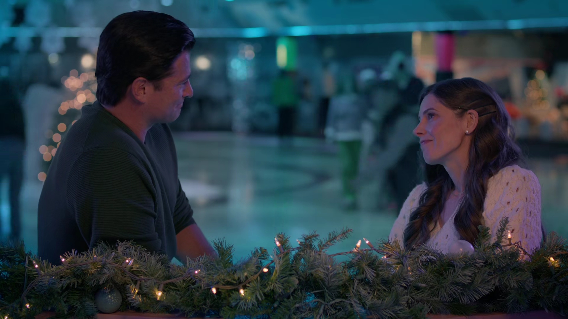 Ashley-Greene-dot-nl_DeckTheWalls3374.jpg Ashley-Greene-dot-nl_DeckTheWalls3374.jpg