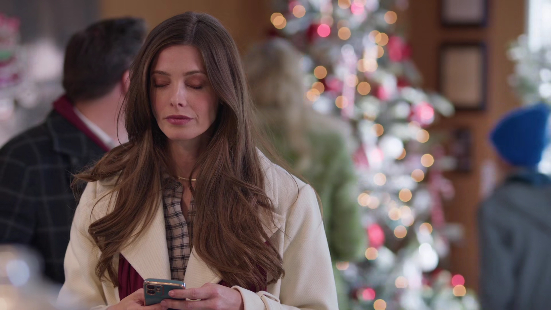 Ashley-Greene-dot-nl_DeckTheWalls4223.jpg