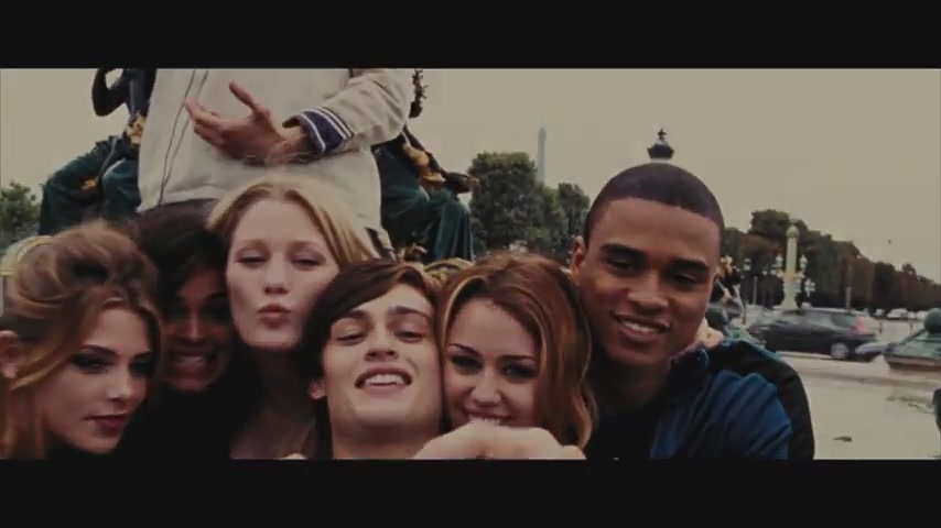 Ashley-Greene_dot_nl-LOL-Trailer0023.jpg