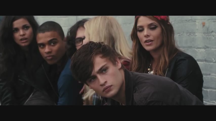 Ashley-Greene_dot_nl-LOL-Trailer0070.jpg