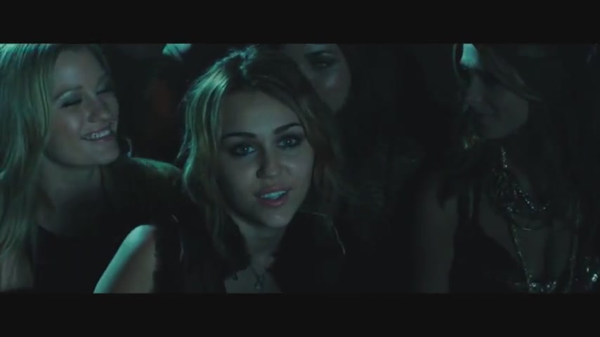 Ashley-Greene_dot_nl-LOL-Trailer0131.jpg