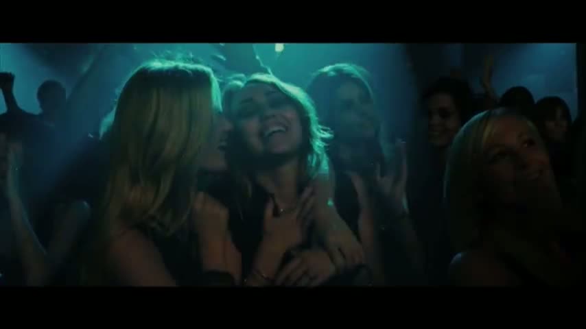 Ashley-Greene_dot_nl-LOL-Trailer00022.jpg