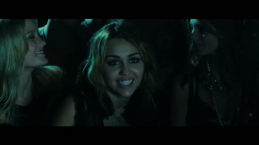 Ashley-Greene_dot_nl-LOL-Trailer00024.jpg Ashley-Greene_dot_nl-LOL-Trailer00024.jpg