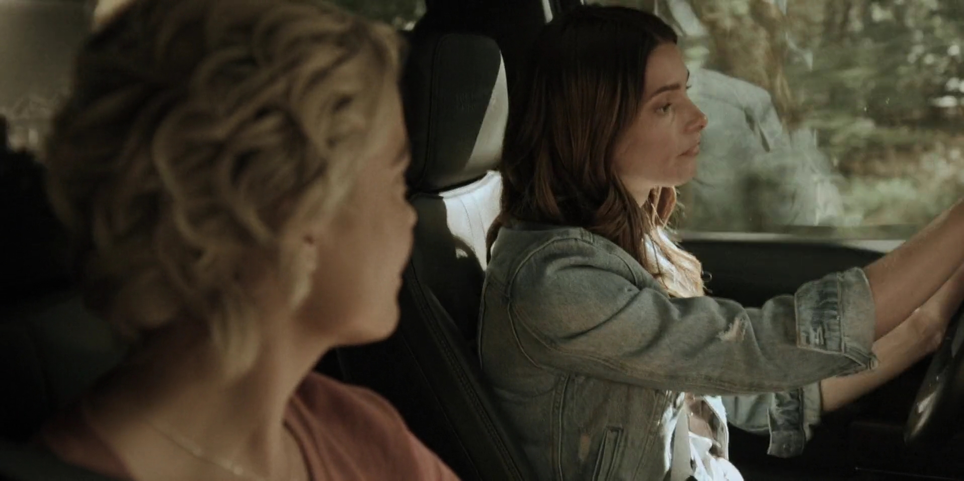 Ashley-Greene-dot-nl_WrongPlace0803.jpg