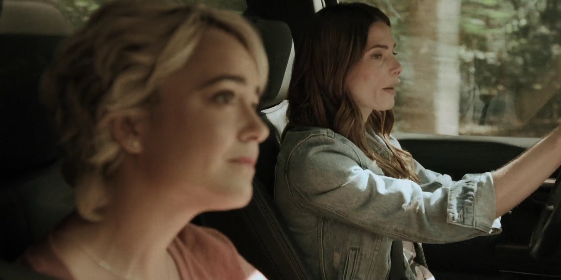 Ashley-Greene-dot-nl_WrongPlace0806.jpg