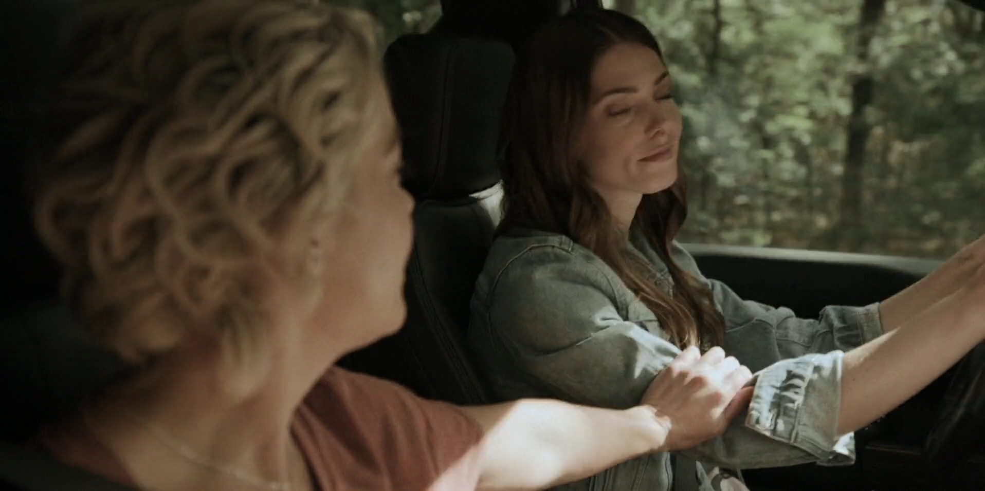 Ashley-Greene-dot-nl_WrongPlace0810.jpg