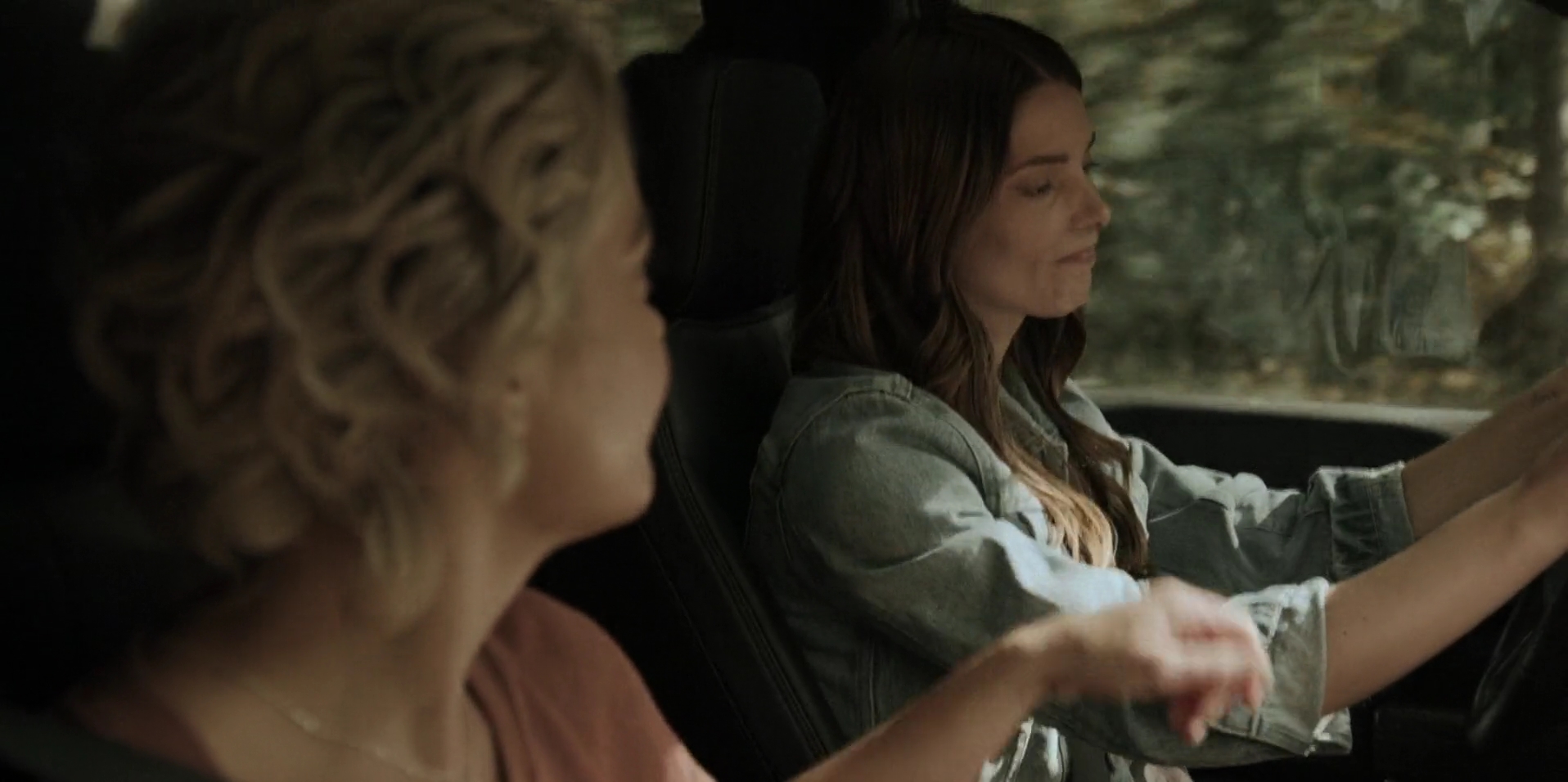 Ashley-Greene-dot-nl_WrongPlace0813.jpg