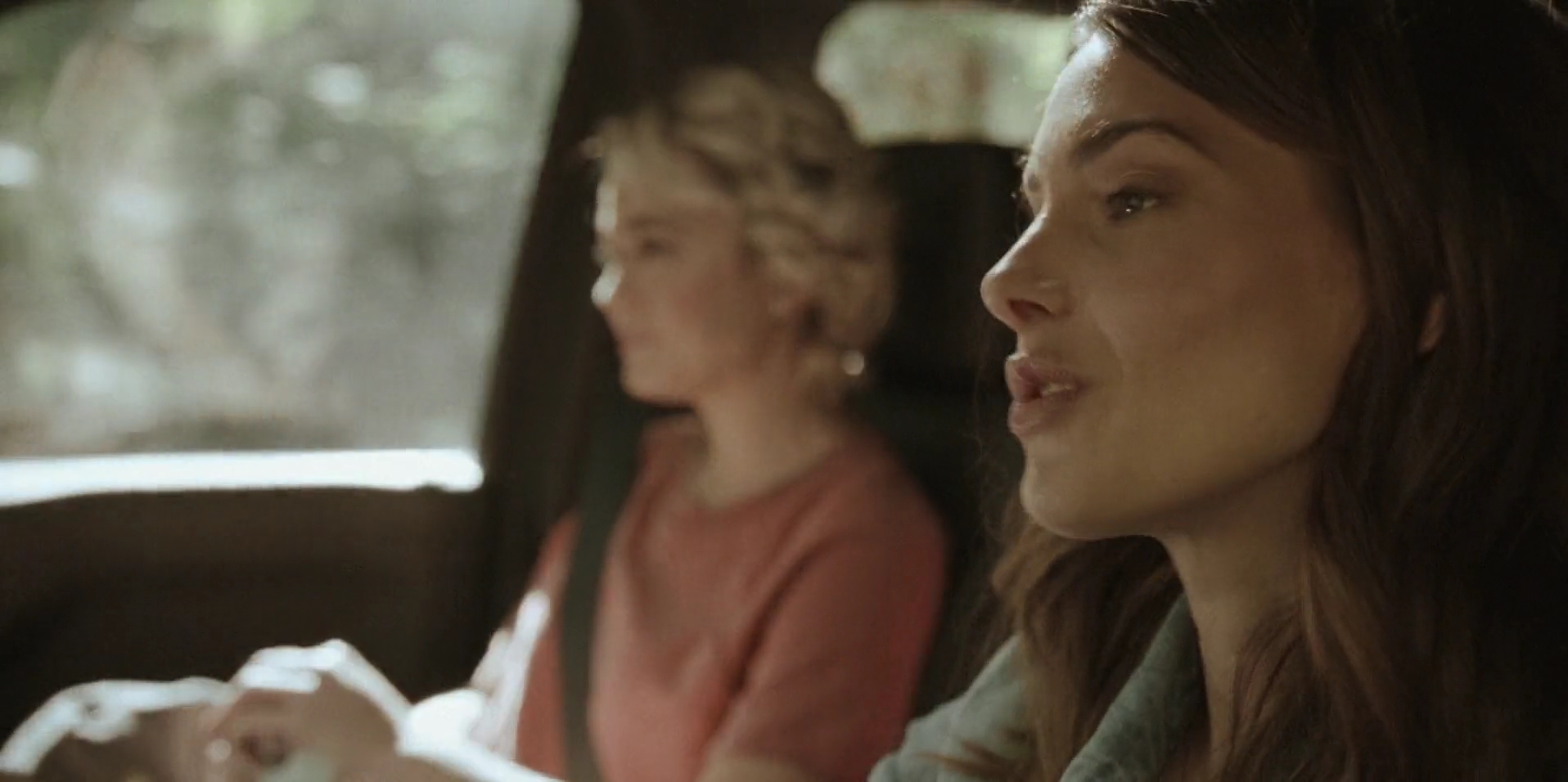 Ashley-Greene-dot-nl_WrongPlace0850.jpg