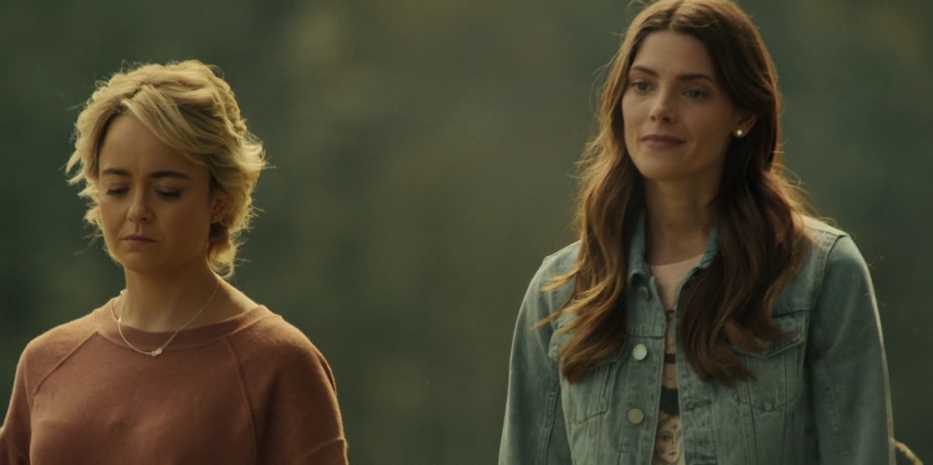 Ashley-Greene-dot-nl_WrongPlace2110.jpg