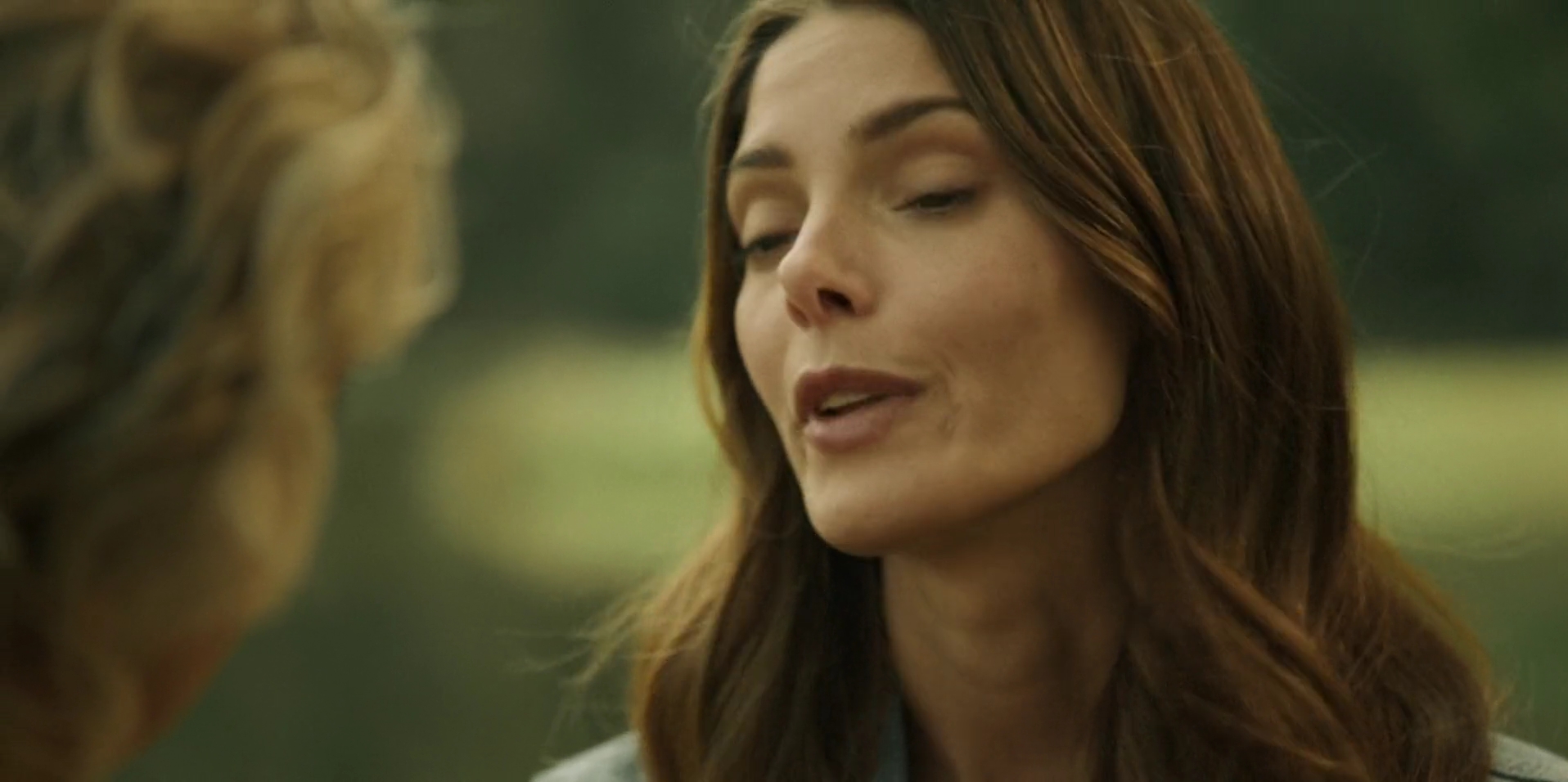 Ashley-Greene-dot-nl_WrongPlace2138.jpg