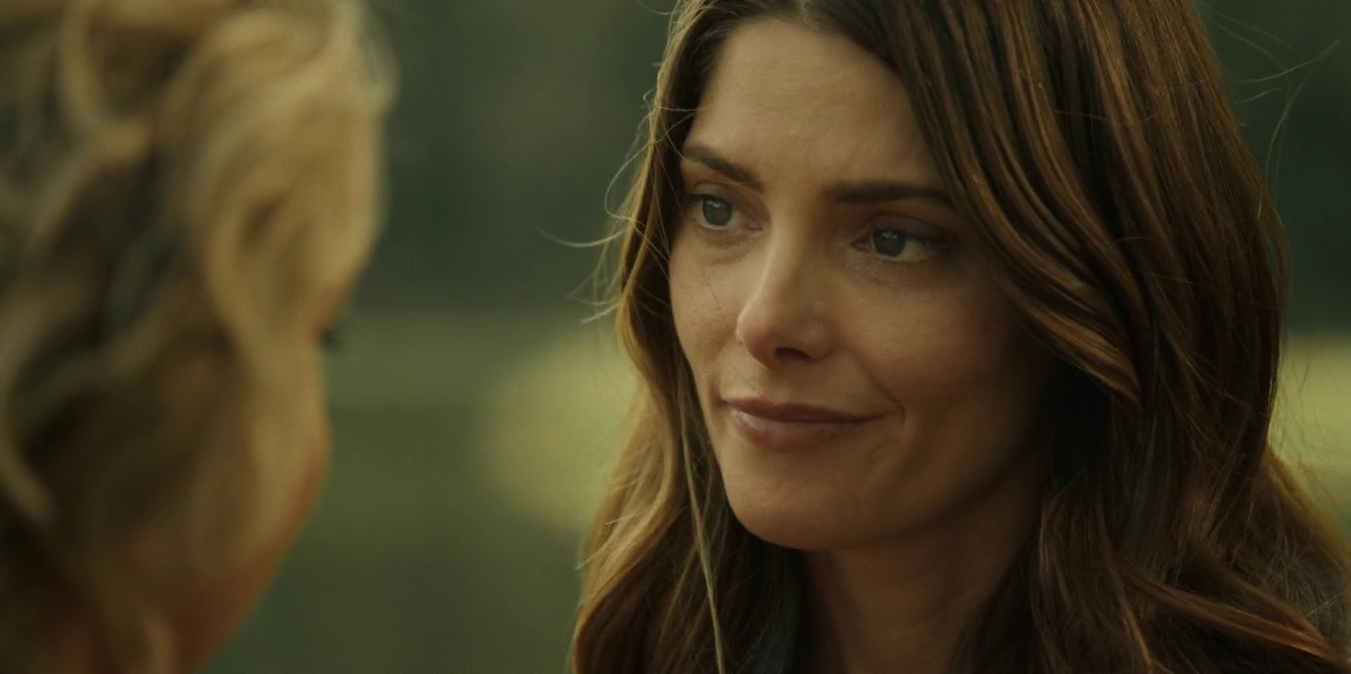 Ashley-Greene-dot-nl_WrongPlace2150.jpg
