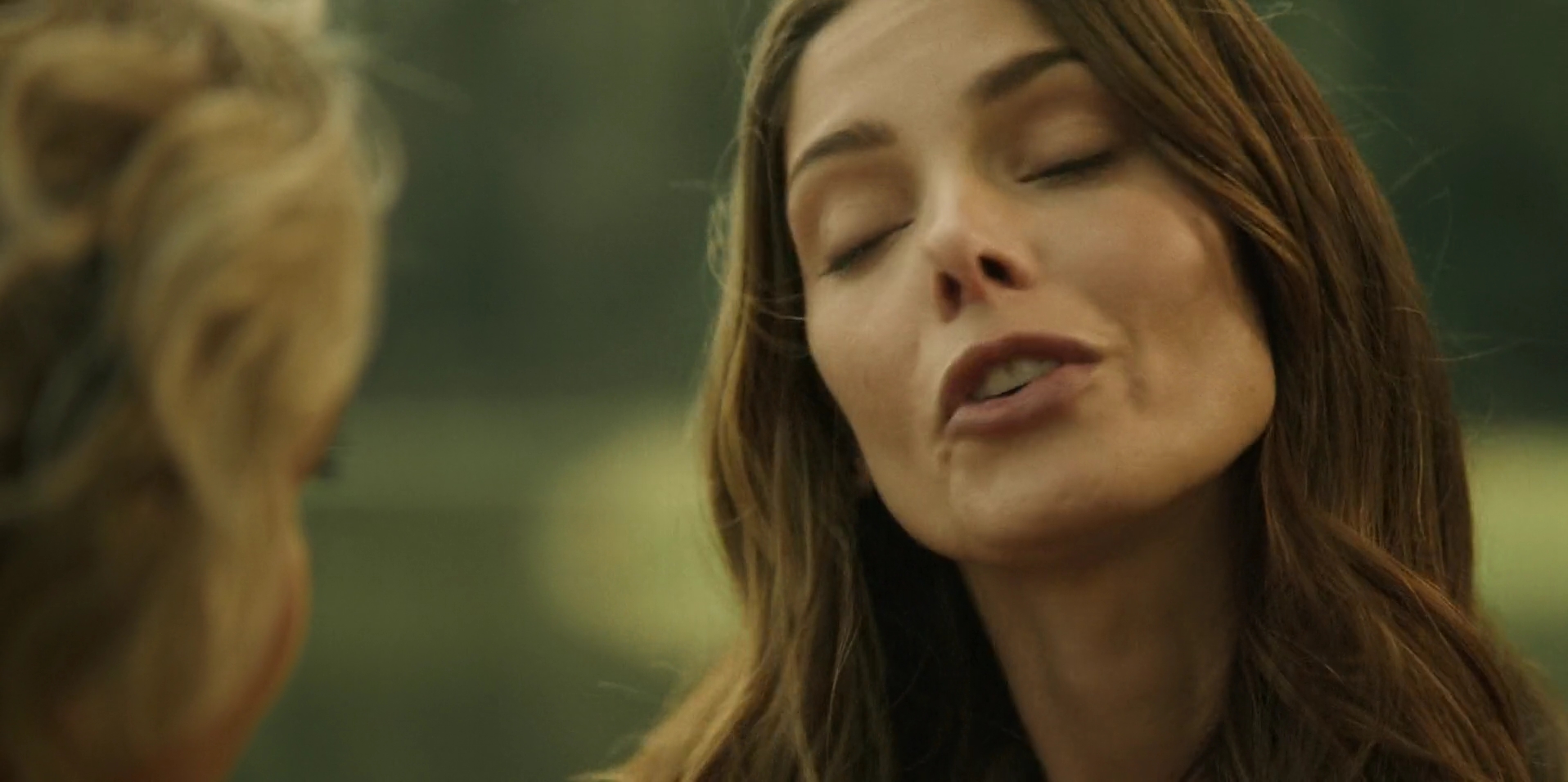 Ashley-Greene-dot-nl_WrongPlace2155.jpg