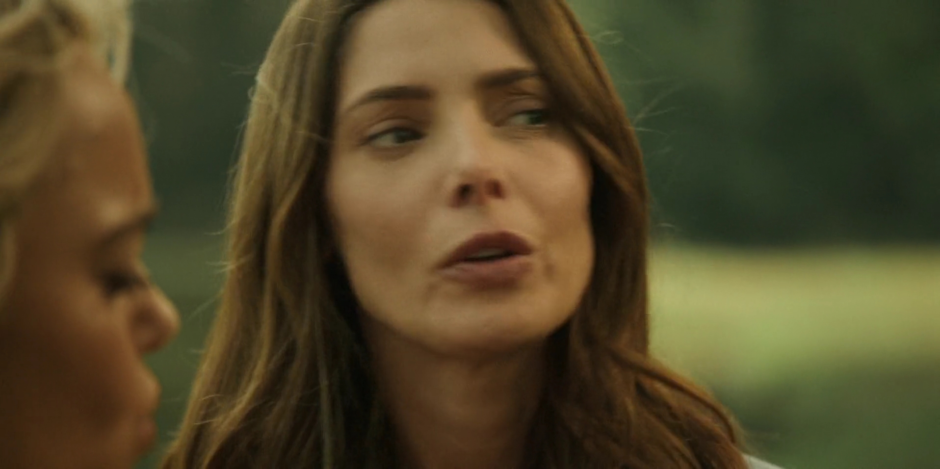 Ashley-Greene-dot-nl_WrongPlace2158.jpg