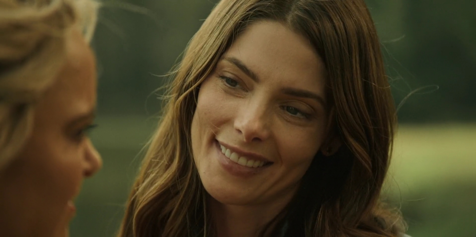 Ashley-Greene-dot-nl_WrongPlace2161.jpg