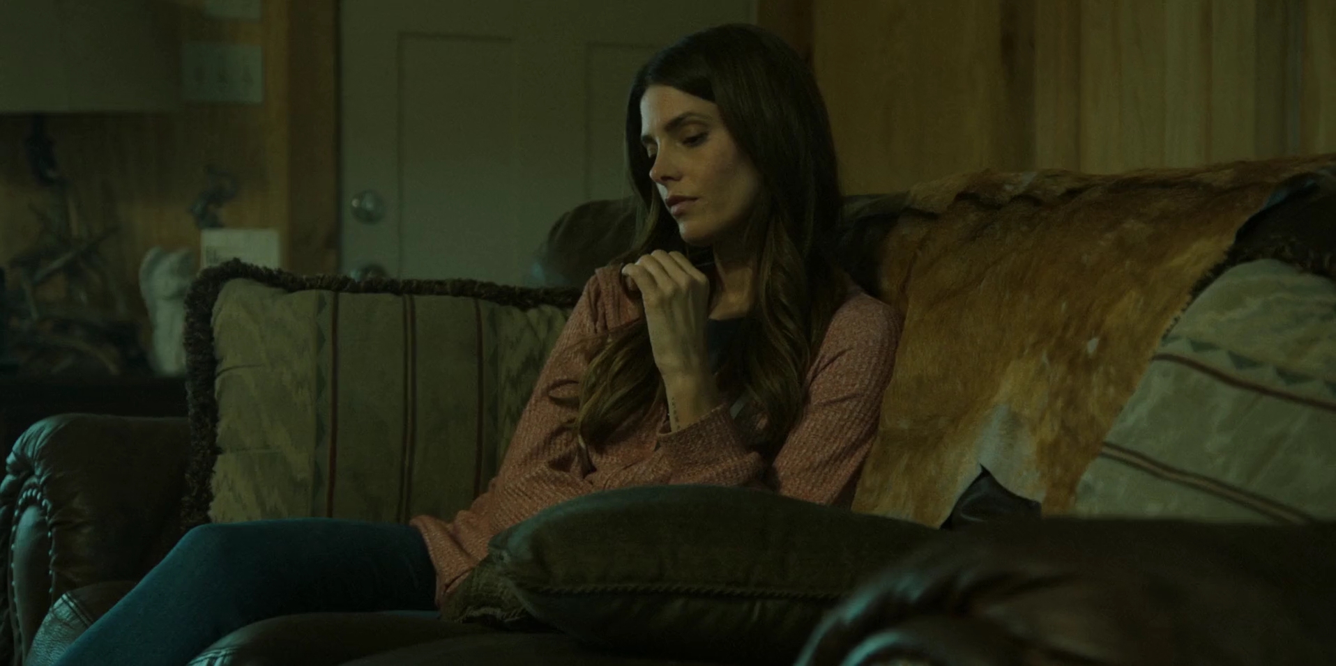 Ashley-Greene-dot-nl_WrongPlace2222.jpg