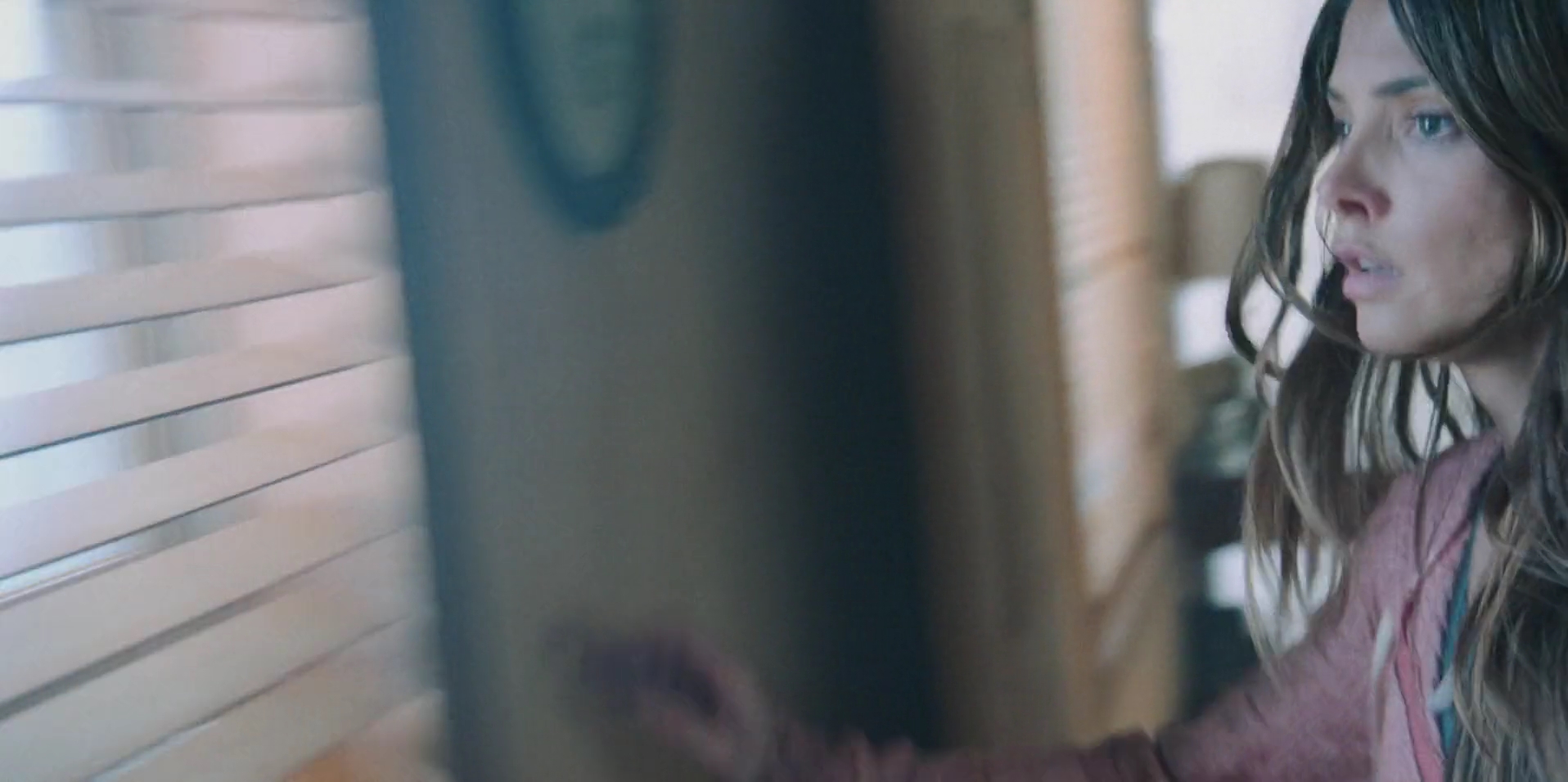 Ashley-Greene-dot-nl_WrongPlace4238.jpg