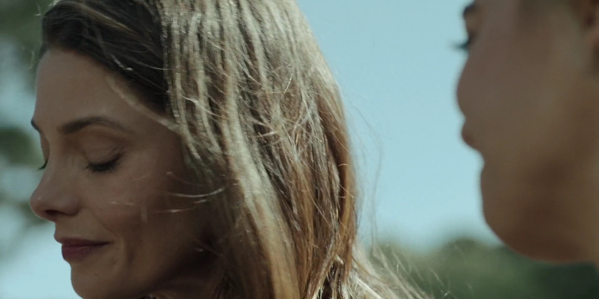 Ashley-Greene-dot-nl_WrongPlace5392.jpg