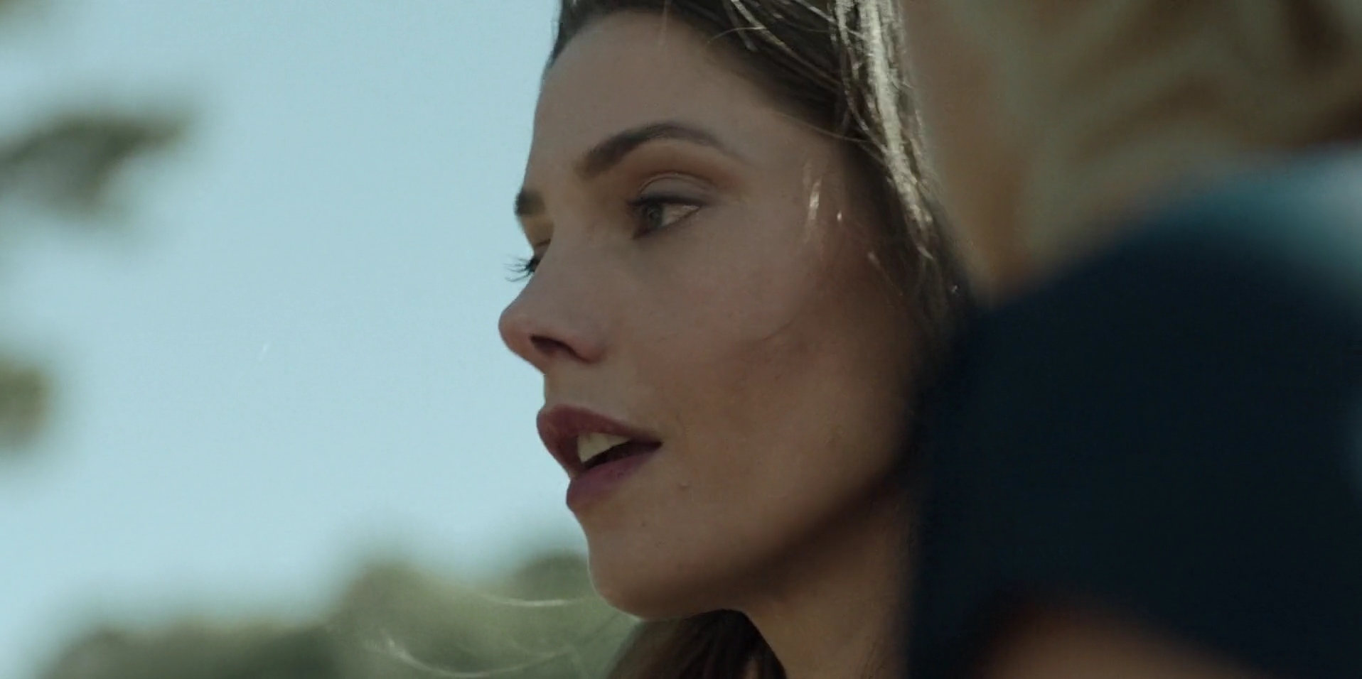 Ashley-Greene-dot-nl_WrongPlace5402.jpg