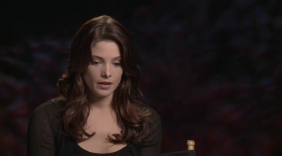 Ashley-Greene-dot-nl_BreakingDawn-SetInterview0143.jpg