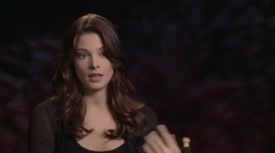 Ashley-Greene-dot-nl_BreakingDawn-SetInterview0145.jpg