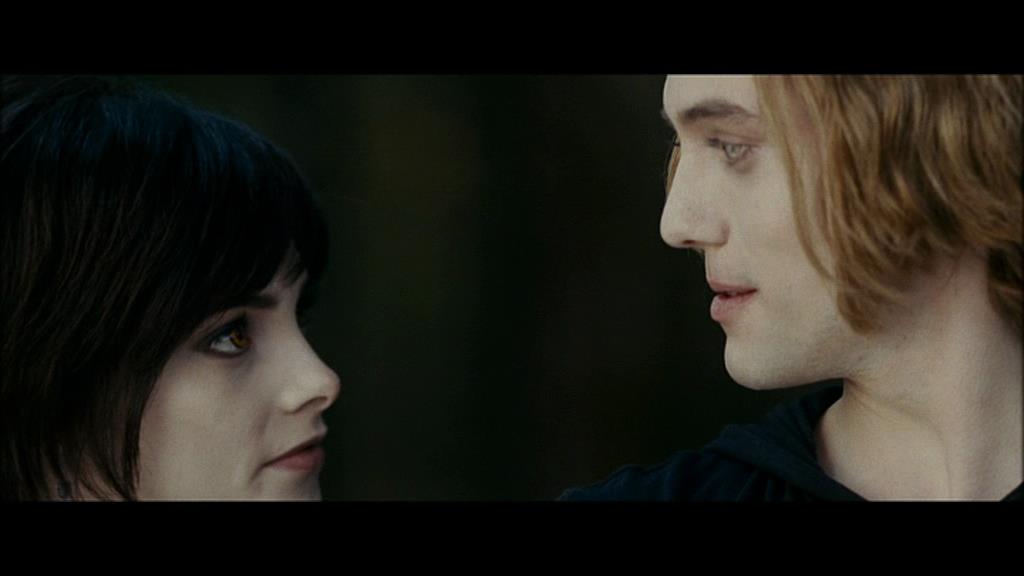 Ashley-Greene-dot-nl_Eclipse-Captures00196.jpg