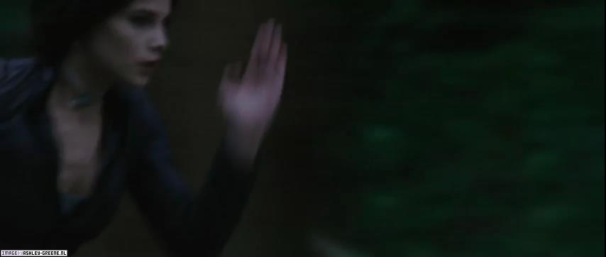 Ashley-Greene_dot_nl-EclipseTrailer00006.jpg