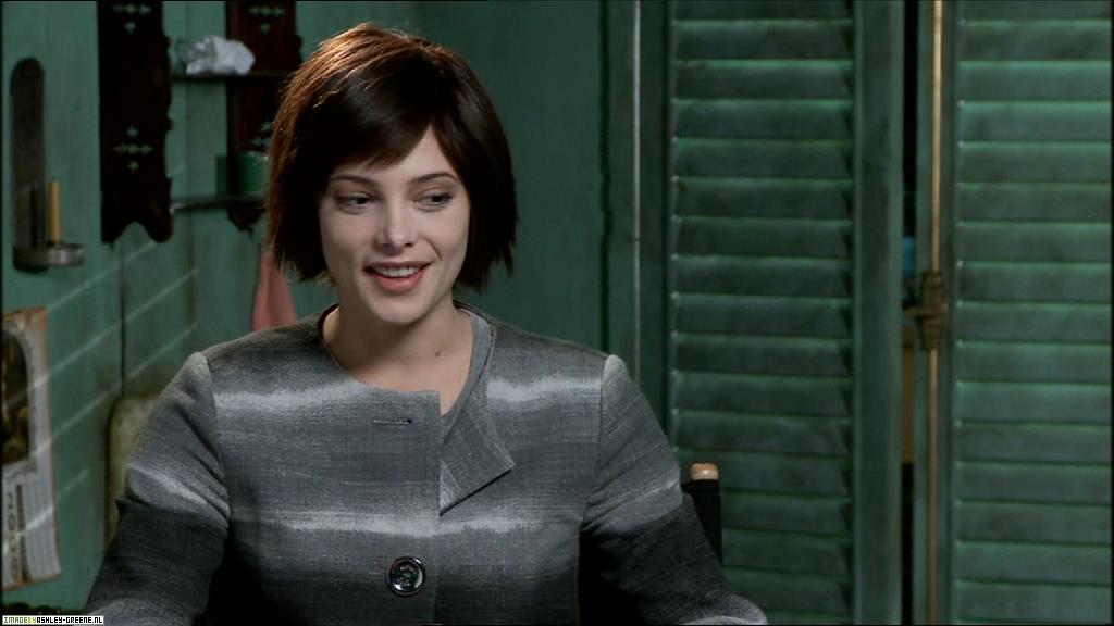 Ashley-Greene_dot_nl--NewMoon_InterviewWithTheCast00050.jpg Ashley-Greene_dot_nl--NewMoon_InterviewWithTheCast00050.jpg