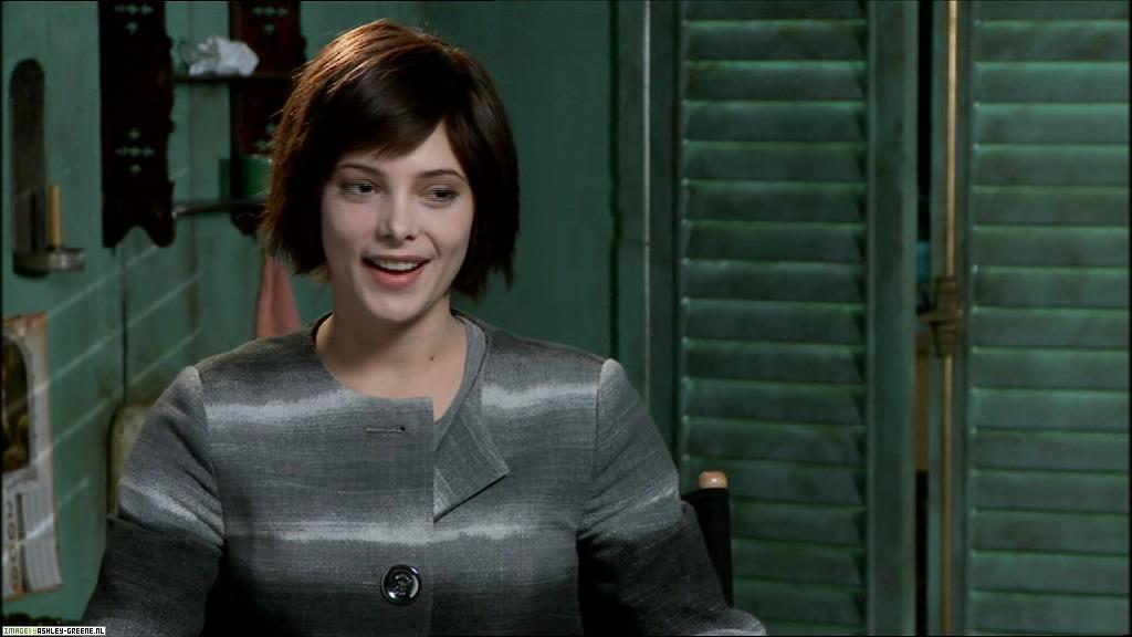 Ashley-Greene_dot_nl--NewMoon_InterviewWithTheCast00061.jpg