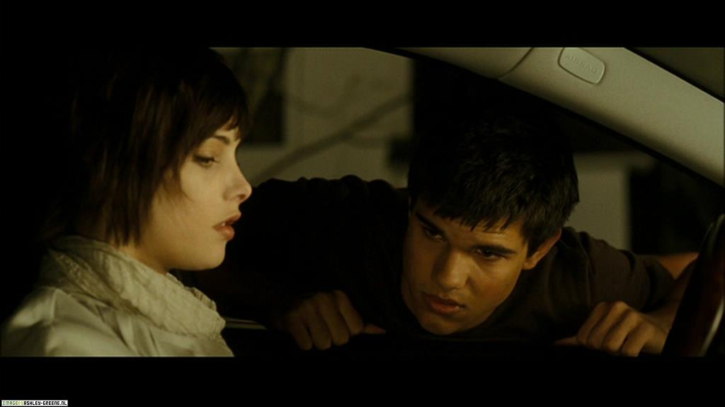 Ashley-Greene_dot_nl--NewMoon_ExtendedScenes00007.jpg Ashley-Greene_dot_nl--NewMoon_ExtendedScenes00007.jpg