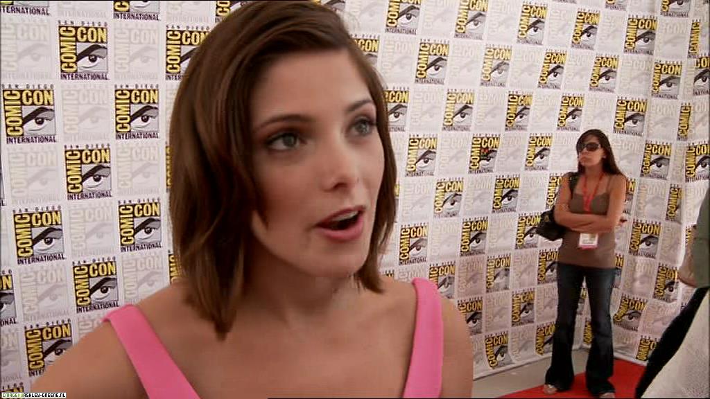 Ashley-Greene_dot_nl--NewMoon_Fandimonium00013.jpg