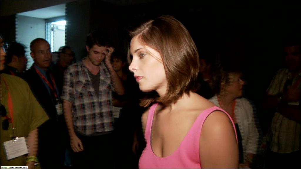 Ashley-Greene_dot_nl--NewMoon_Fandimonium00016.jpg
