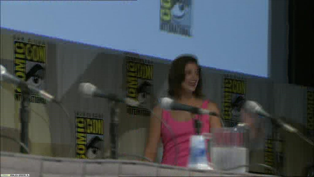 Ashley-Greene_dot_nl--NewMoon_Fandimonium00019.jpg