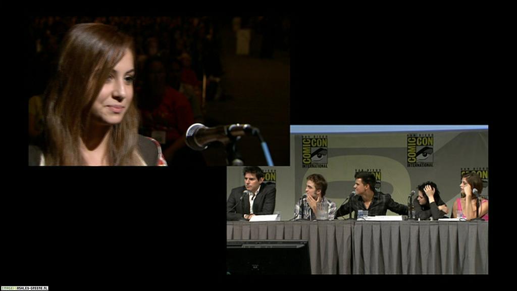 Ashley-Greene_dot_nl--NewMoon_Fandimonium00023.jpg